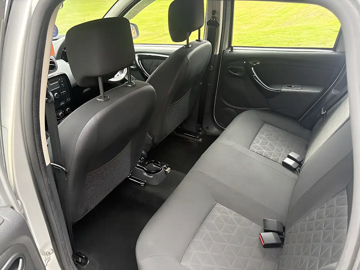 Used 2015 Dacia Duster Laureate Silver - Interior and Exterior details 17