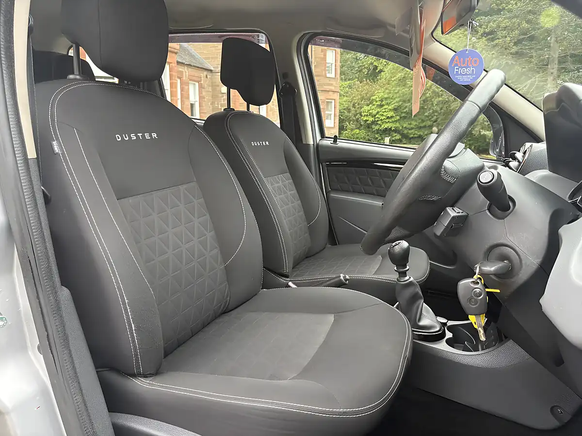 Used 2015 Dacia Duster Laureate Silver - Interior and Exterior details 19