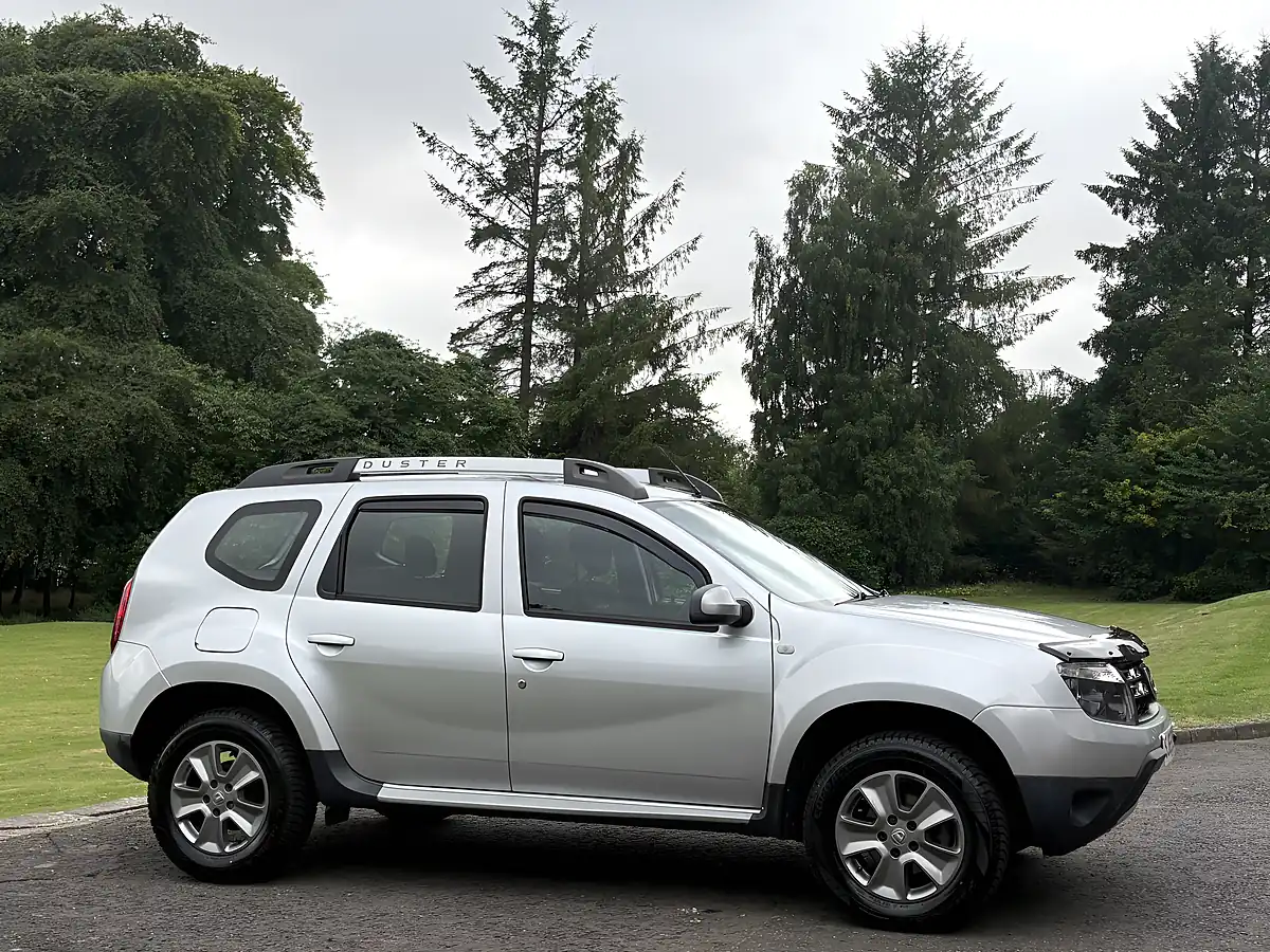 Used 2015 Dacia Duster Laureate Silver - Interior and Exterior details 3
