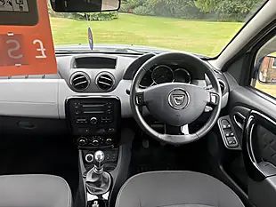 Used 2015 Dacia Duster Laureate Silver - Interior and Exterior details 7