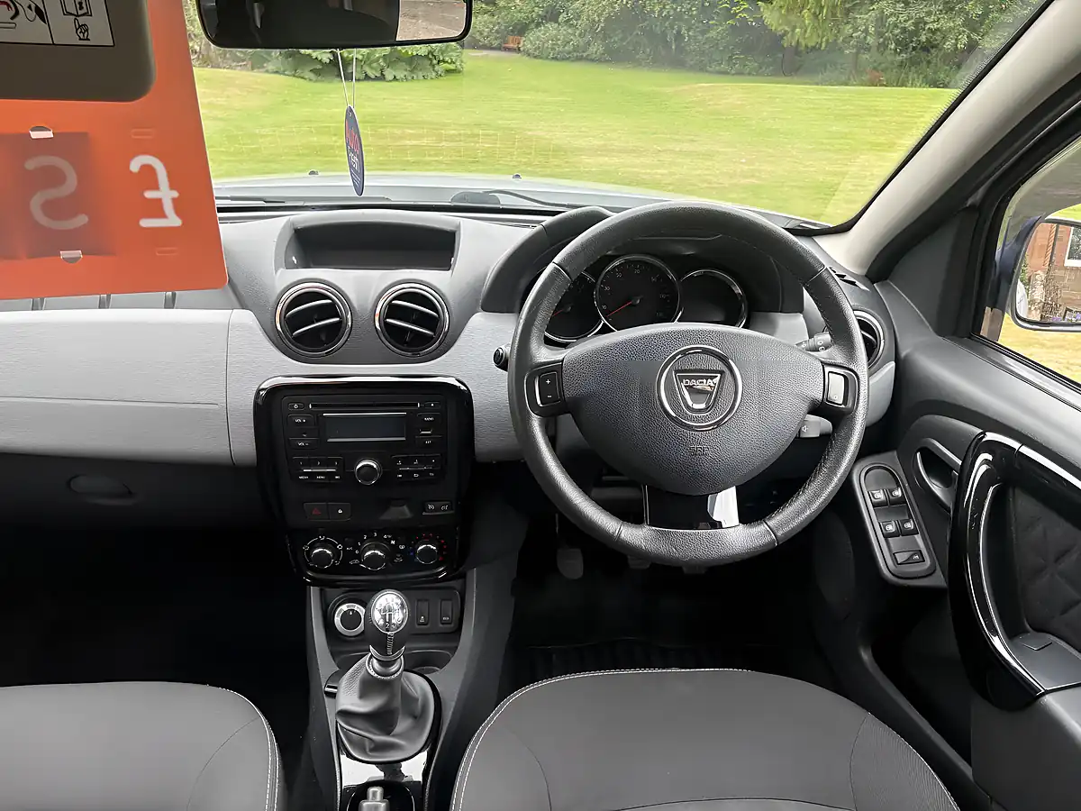 Used 2015 Dacia Duster Laureate Silver - Interior and Exterior details 7