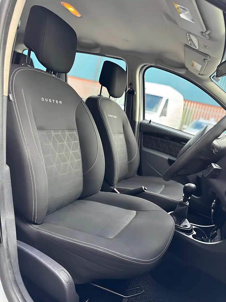 Used 2015 Dacia Duster Laureate White - Interior and Exterior details 10