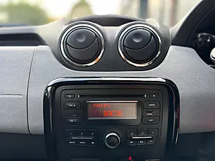 Used 2015 Dacia Duster Laureate White - Interior and Exterior details 14