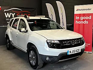 Used 2015 Dacia Duster Laureate White - Interior and Exterior details 7