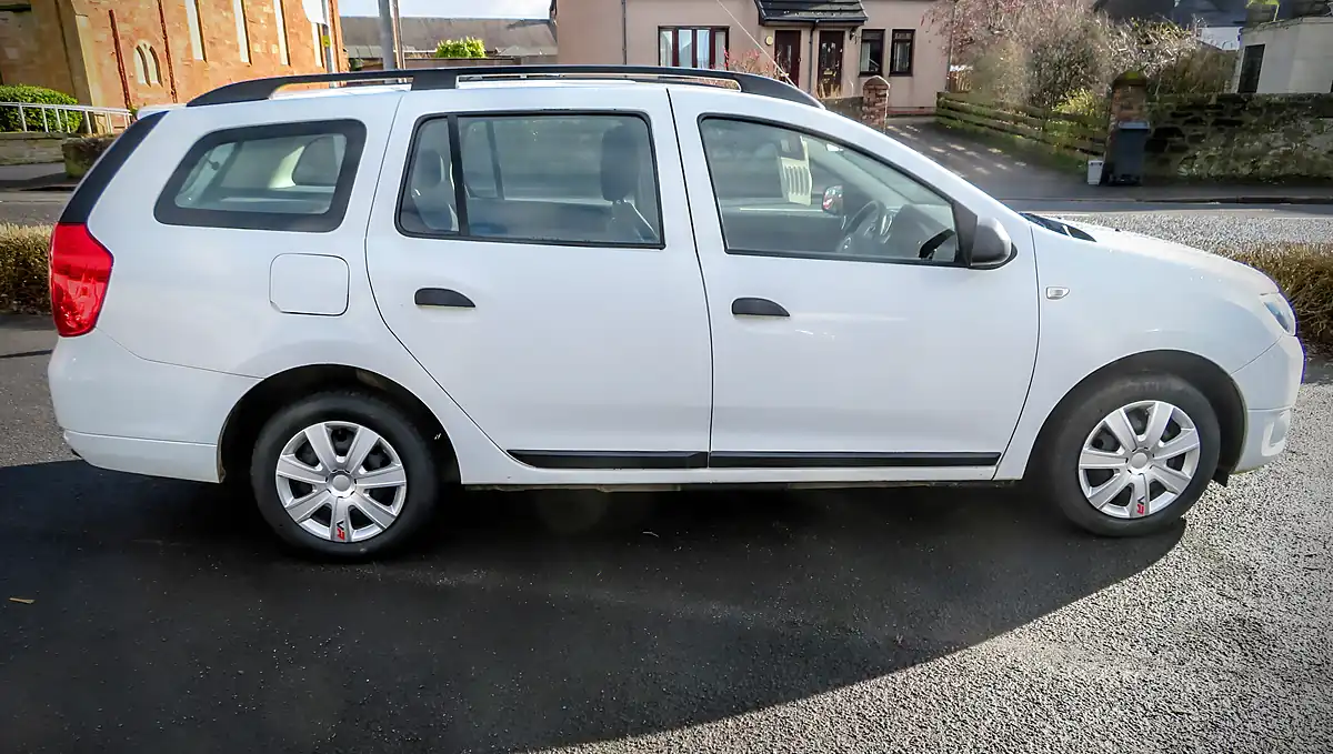 Used 2015 Dacia Logan Ambience White - Interior and Exterior details 8