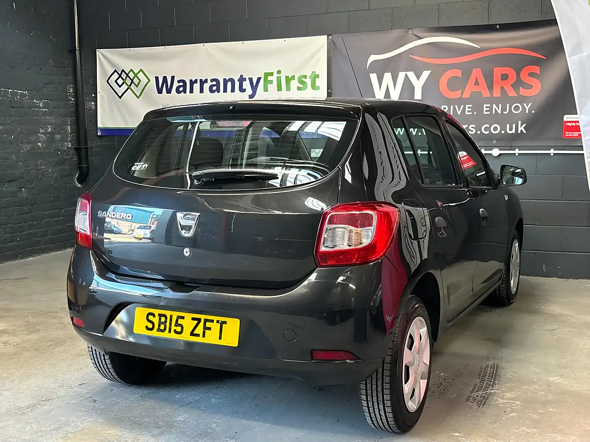 Used 2015 Dacia Sandero Ambiance Black - Interior and Exterior details 10