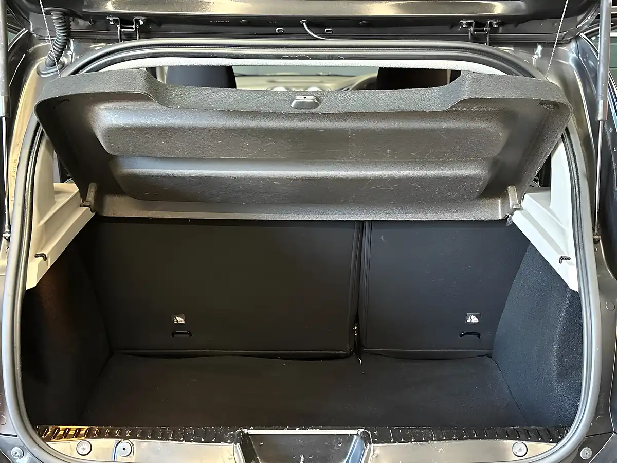 Used 2015 Dacia Sandero Ambiance Black - Interior and Exterior details 11