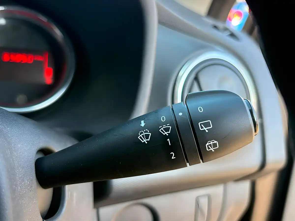 Used 2015 Dacia Sandero Ambiance Black - Interior and Exterior details 15