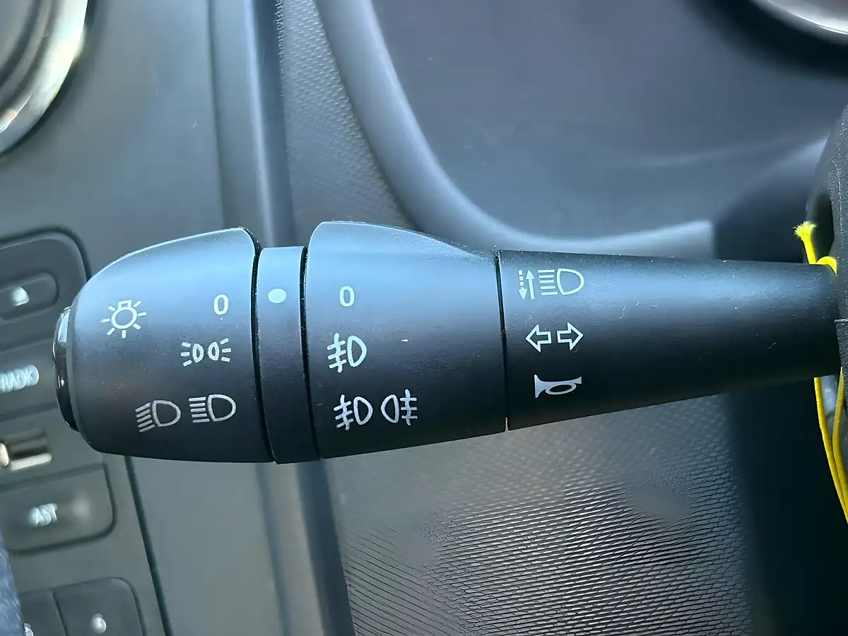 Used 2015 Dacia Sandero Ambiance Black - Interior and Exterior details 17