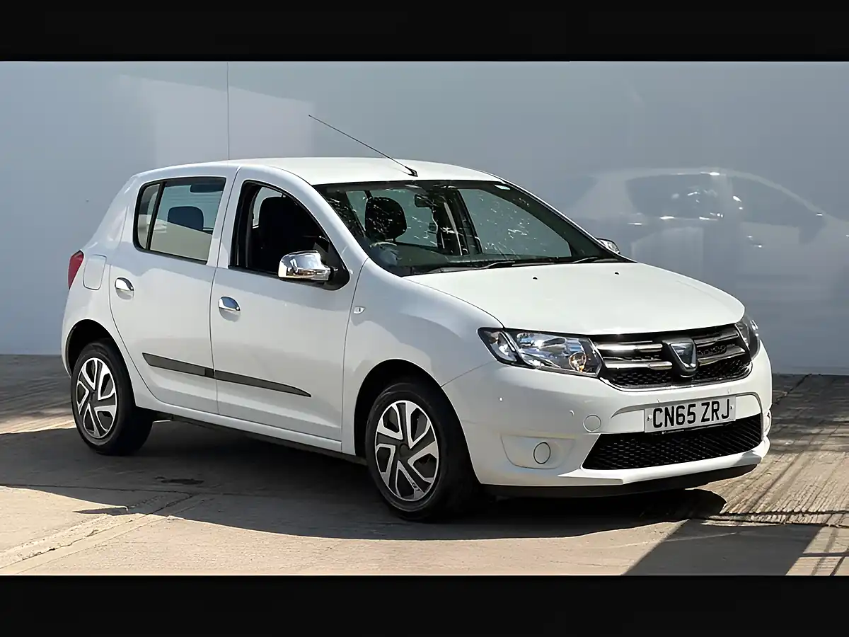 Used 2015 Dacia Sandero Ambiance Glacier White - Front View