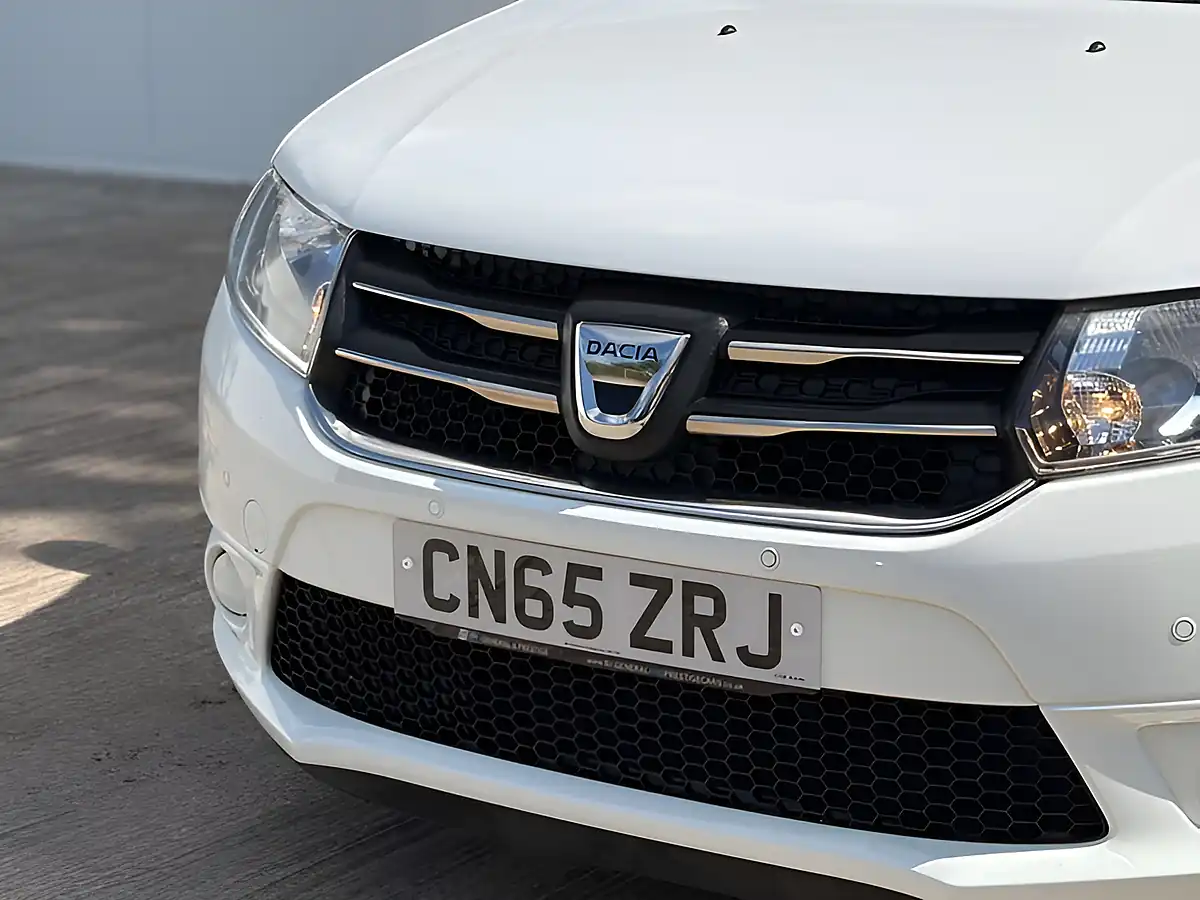 Used 2015 Dacia Sandero Ambiance Glacier White - Interior and Exterior details 14
