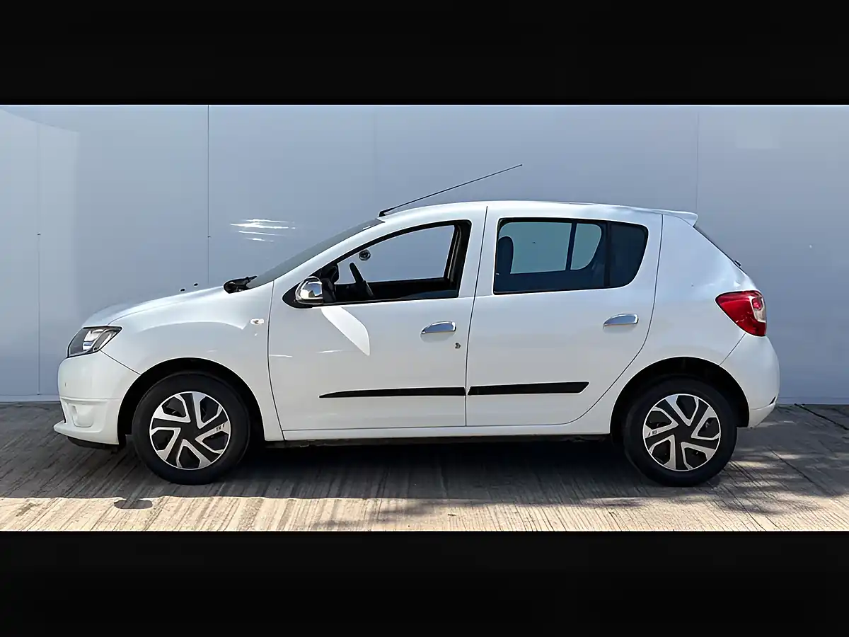 Used 2015 Dacia Sandero Ambiance Glacier White - Interior and Exterior details 17