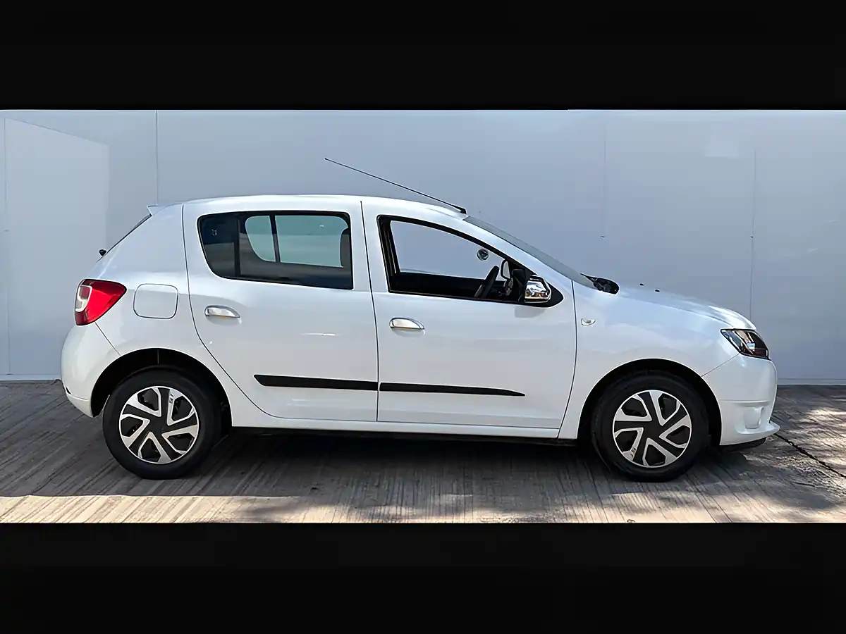 Used 2015 Dacia Sandero Ambiance Glacier White - Interior and Exterior details 2