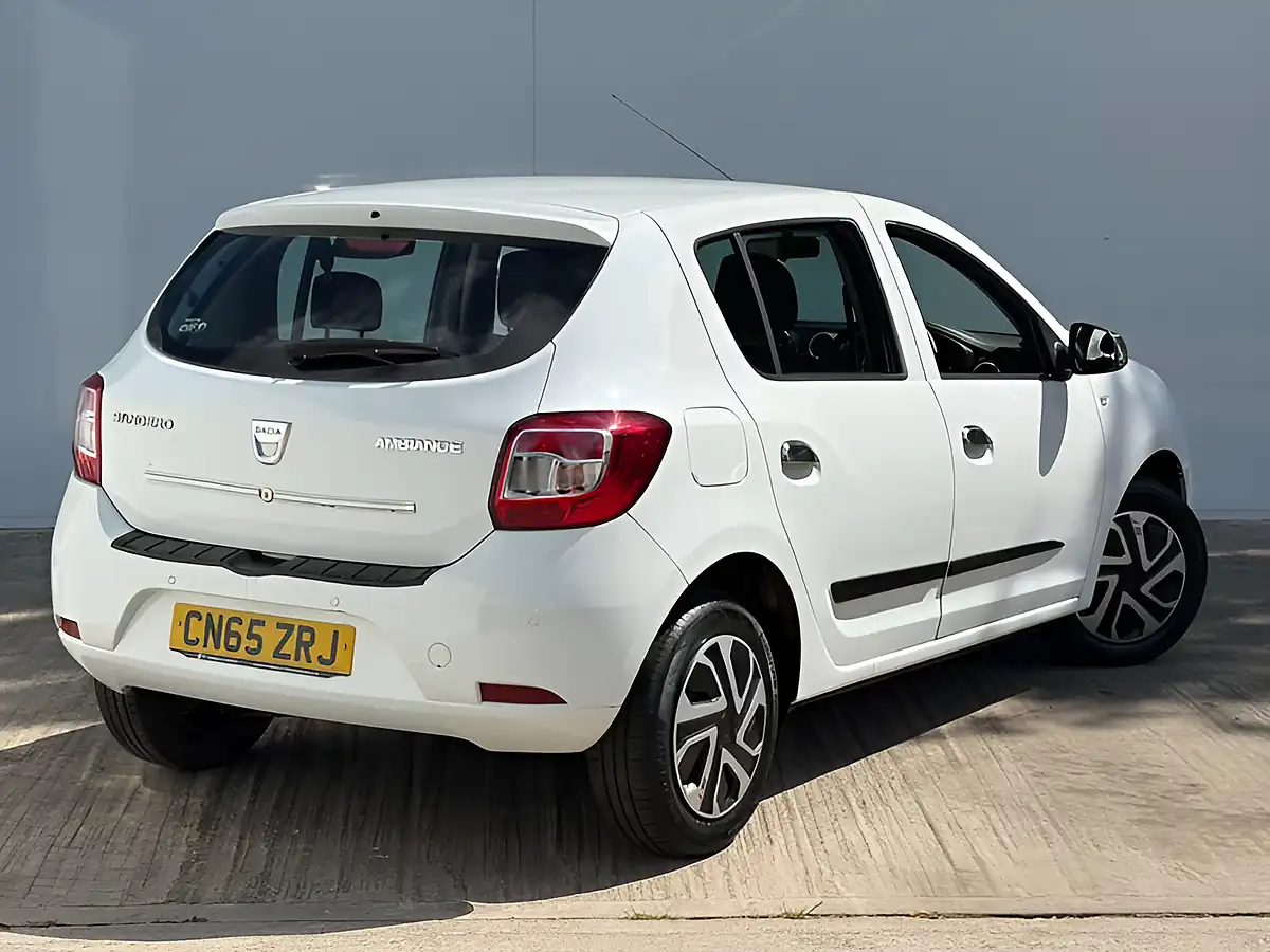 Used 2015 Dacia Sandero Ambiance Glacier White - Interior and Exterior details 3