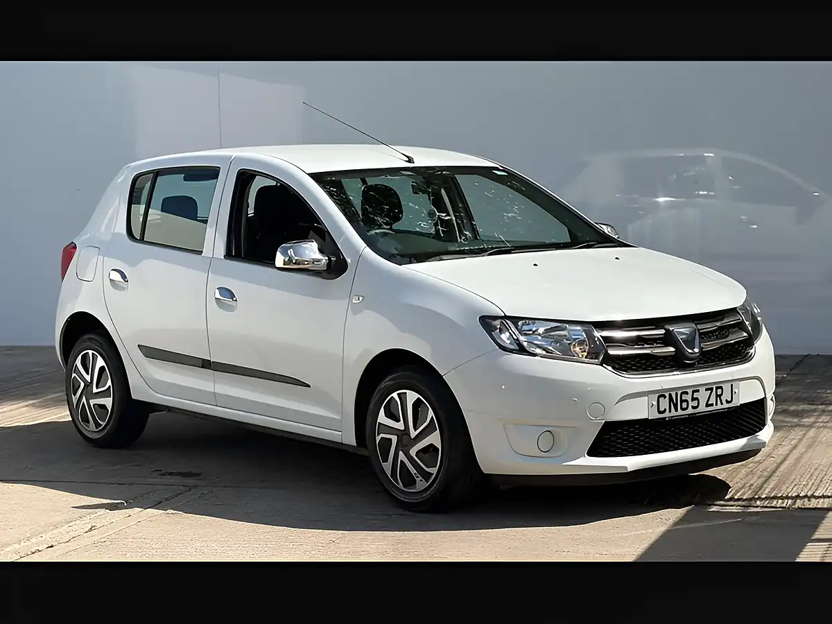 Used 2015 Dacia Sandero Ambiance Glacier White - Interior and Exterior details 4