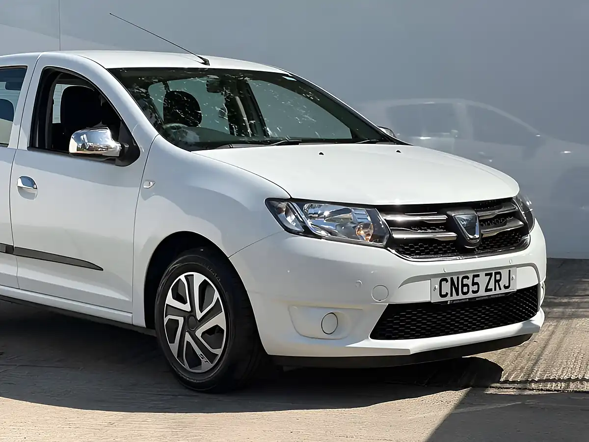 Used 2015 Dacia Sandero Ambiance Glacier White - Interior and Exterior details 5