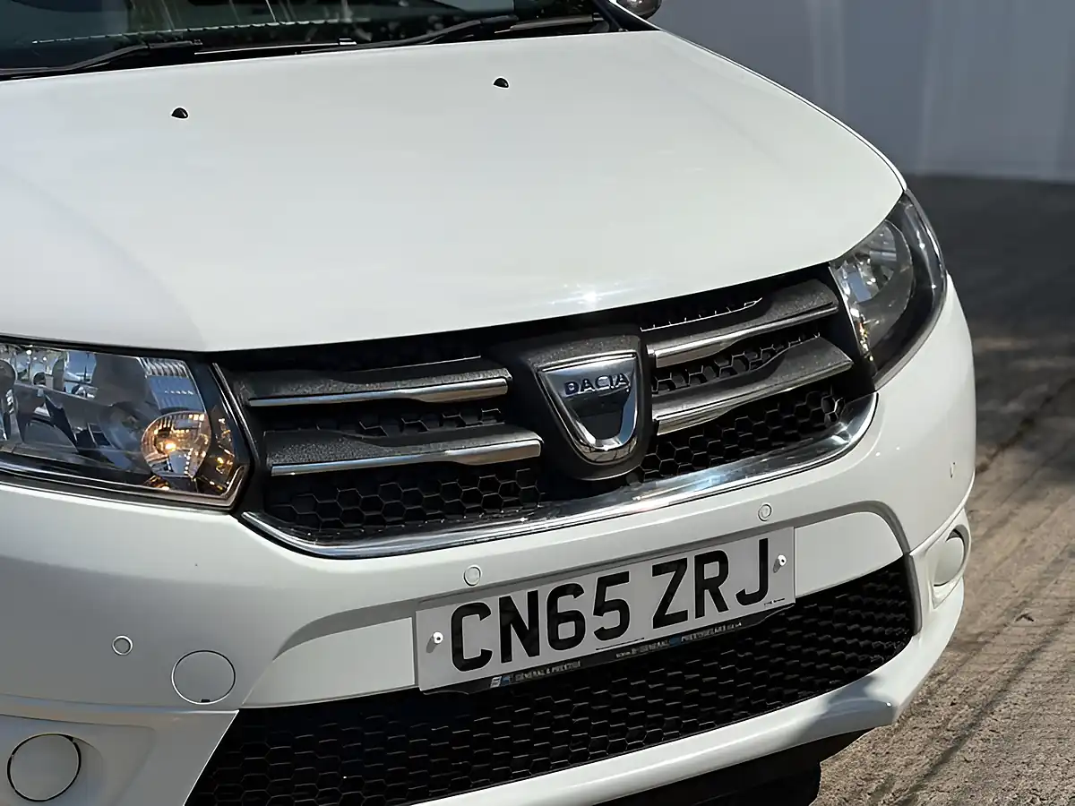 Used 2015 Dacia Sandero Ambiance Glacier White - Interior and Exterior details 6
