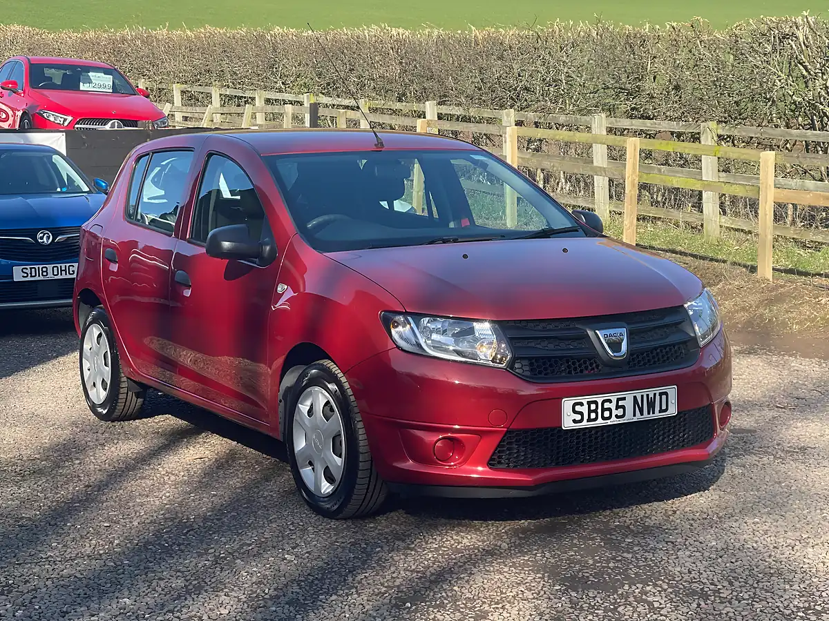 Used 2015 Dacia Sandero Ambiance Red - Front View