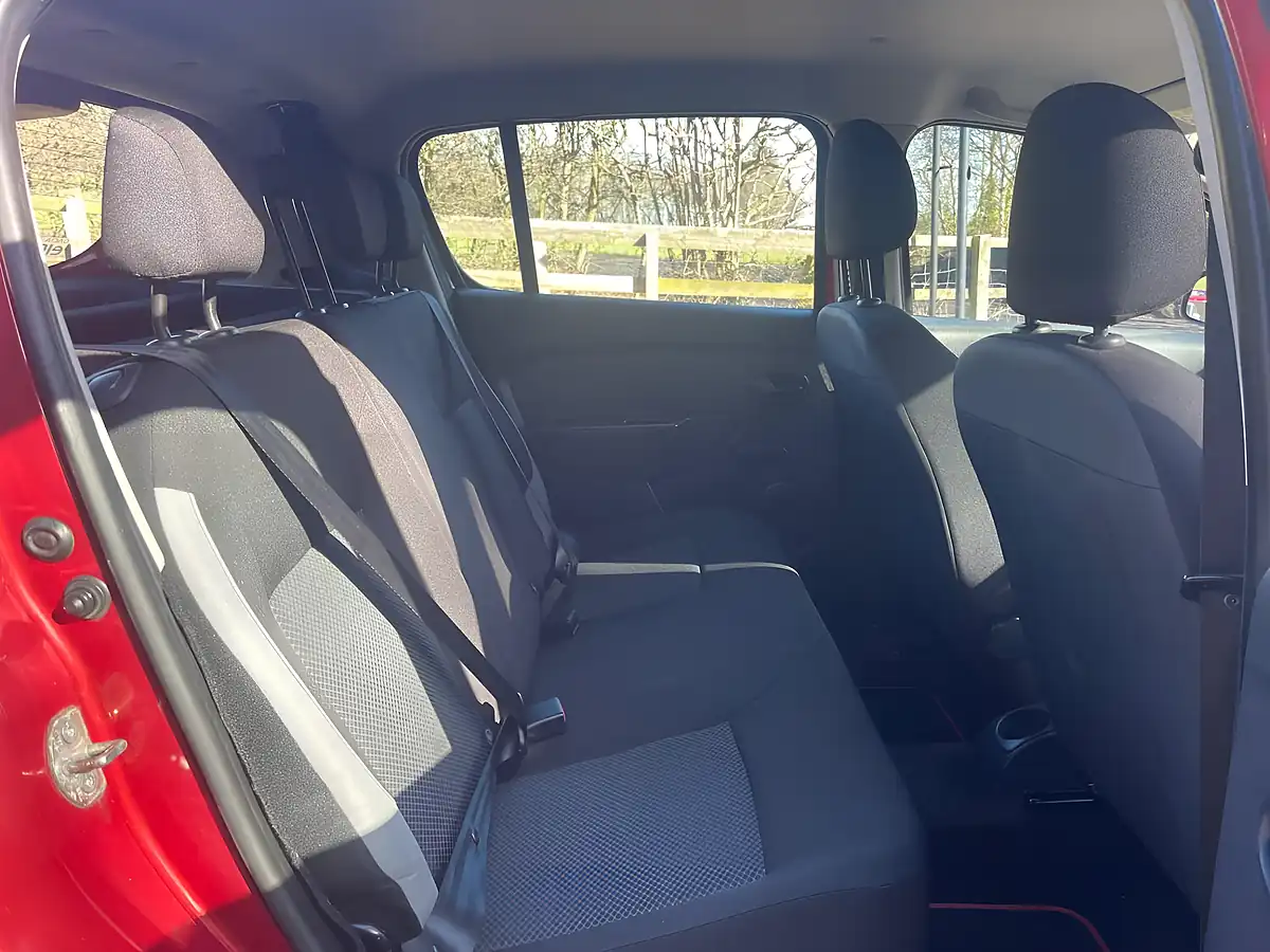 Used 2015 Dacia Sandero Ambiance Red - Interior and Exterior details 13