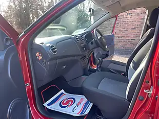 Used 2015 Dacia Sandero Ambiance Red - Interior and Exterior details 15