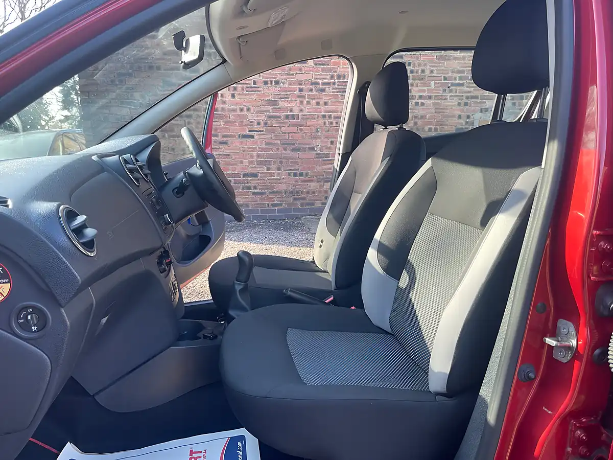 Used 2015 Dacia Sandero Ambiance Red - Interior and Exterior details 18