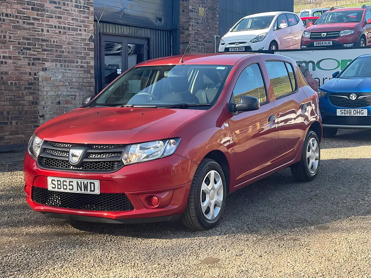 Used 2015 Dacia Sandero Ambiance Red - Interior and Exterior details 3