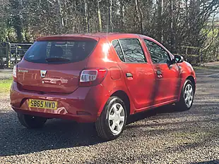 Used 2015 Dacia Sandero Ambiance Red - Interior and Exterior details 4