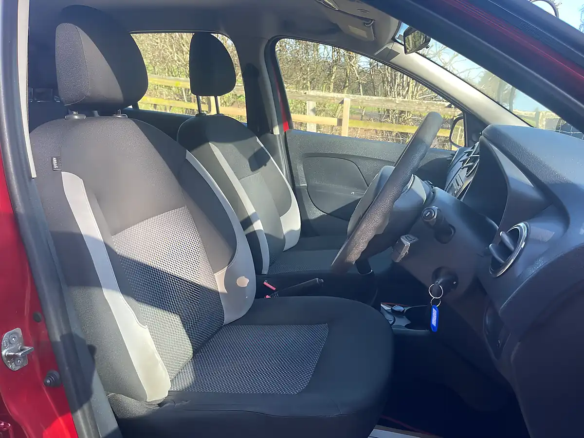 Used 2015 Dacia Sandero Ambiance Red - Interior and Exterior details 7