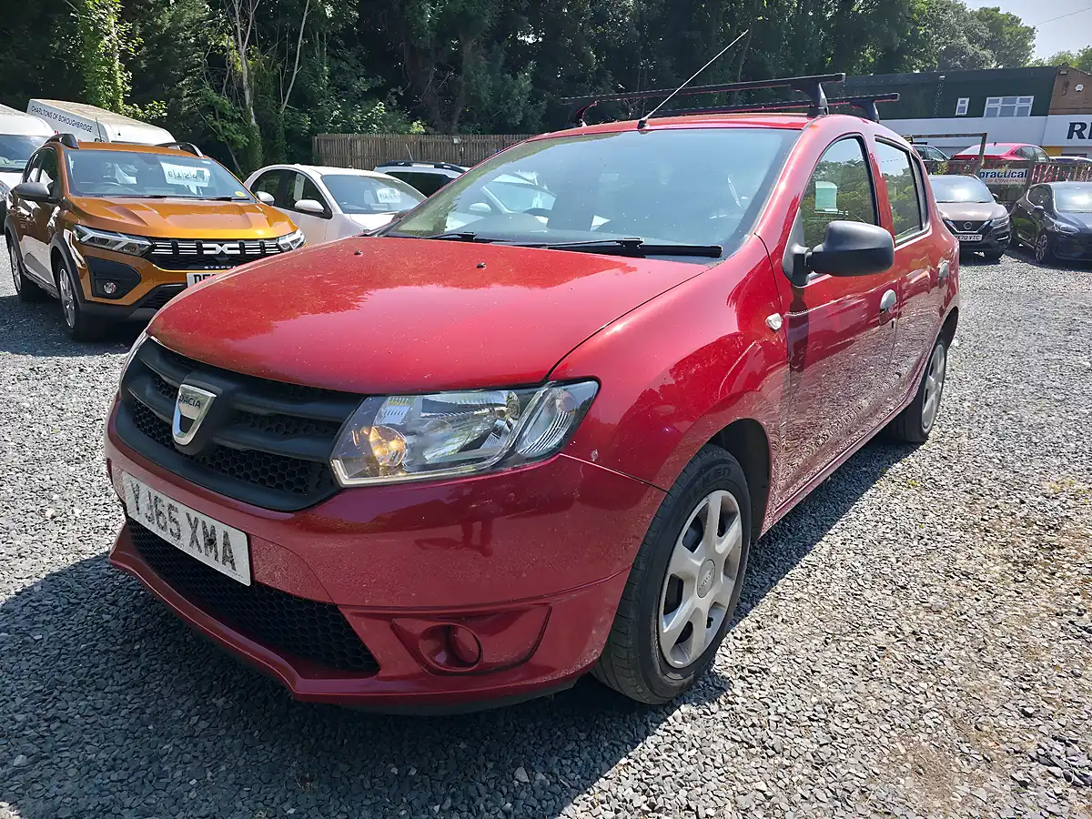 Used 2015 Dacia Sandero Ambiance Red - Front View