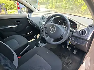 Used 2015 Dacia Sandero Ambiance Red - Interior and Exterior details 3