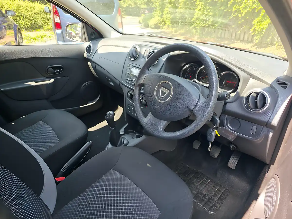 Used 2015 Dacia Sandero Ambiance Red - Interior and Exterior details 3