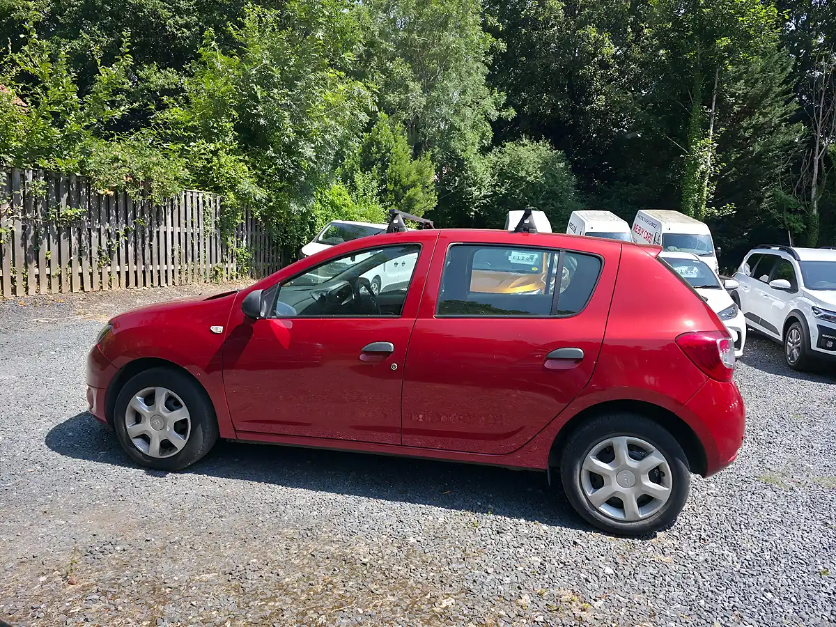 Used 2015 Dacia Sandero Ambiance Red - Interior and Exterior details 8