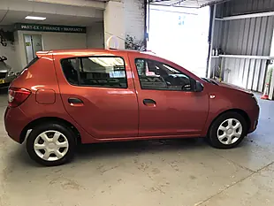 Used 2015 Dacia Sandero Ambiance Red - Interior and Exterior details 4