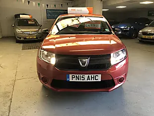 Used 2015 Dacia Sandero Ambiance Red - Interior and Exterior details 5