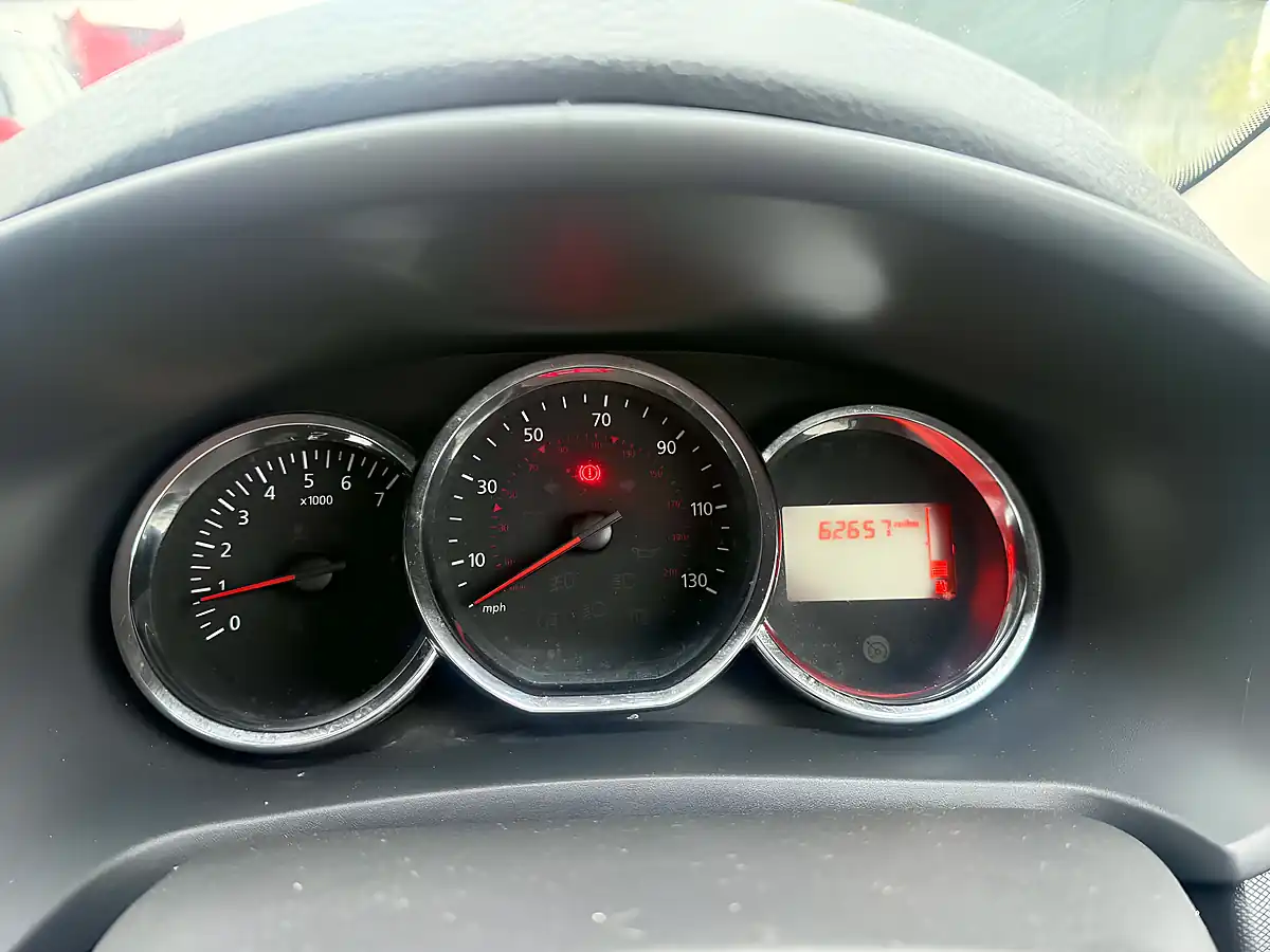 Used 2015 Dacia Sandero Ambiance Silver - Interior and Exterior details 12