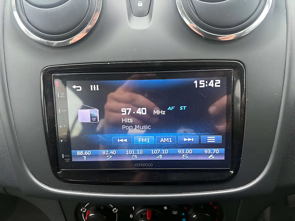 Used 2015 Dacia Sandero Ambiance Silver - Interior and Exterior details 13