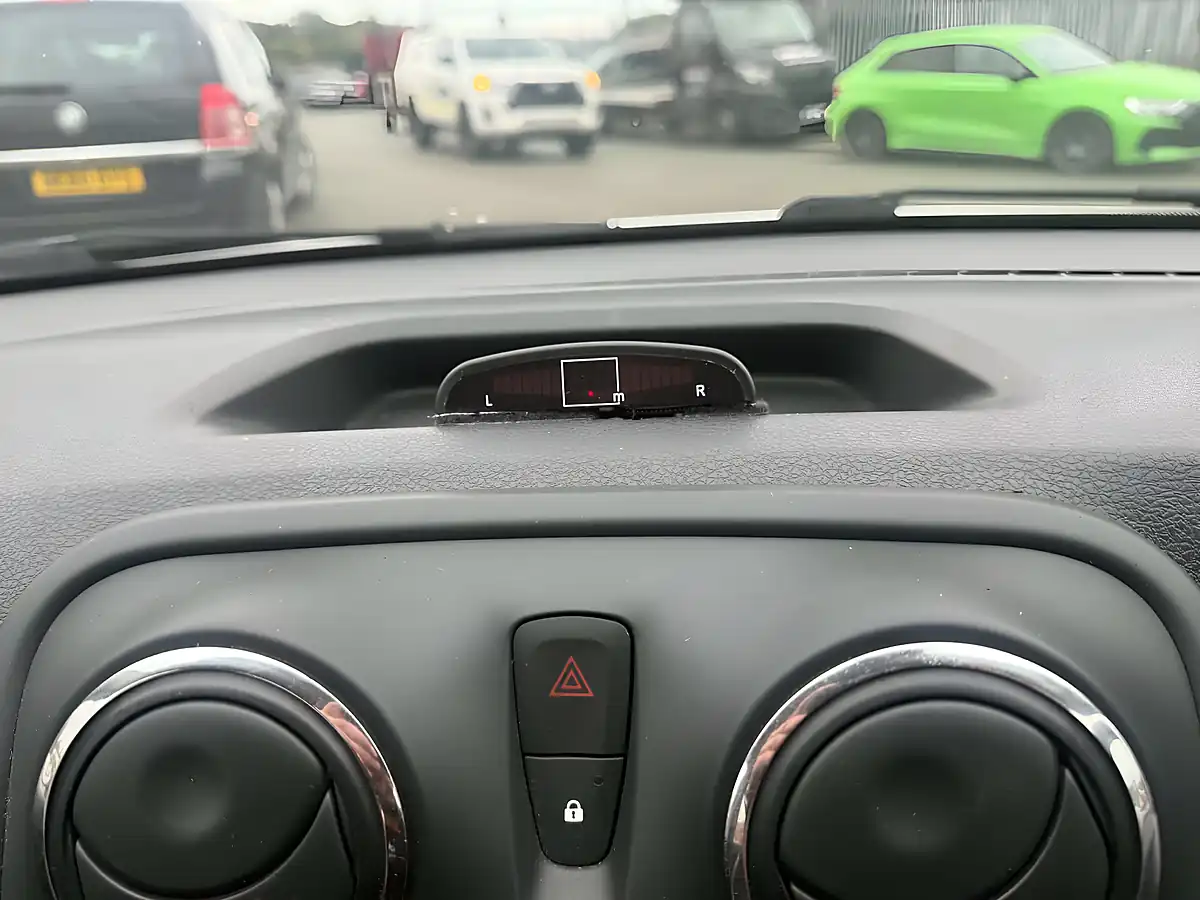 Used 2015 Dacia Sandero Ambiance Silver - Interior and Exterior details 17