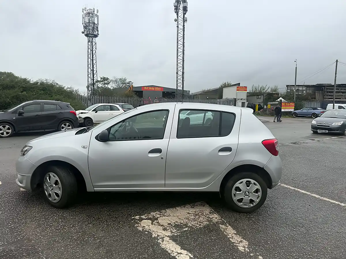 Used 2015 Dacia Sandero Ambiance Silver - Interior and Exterior details 7