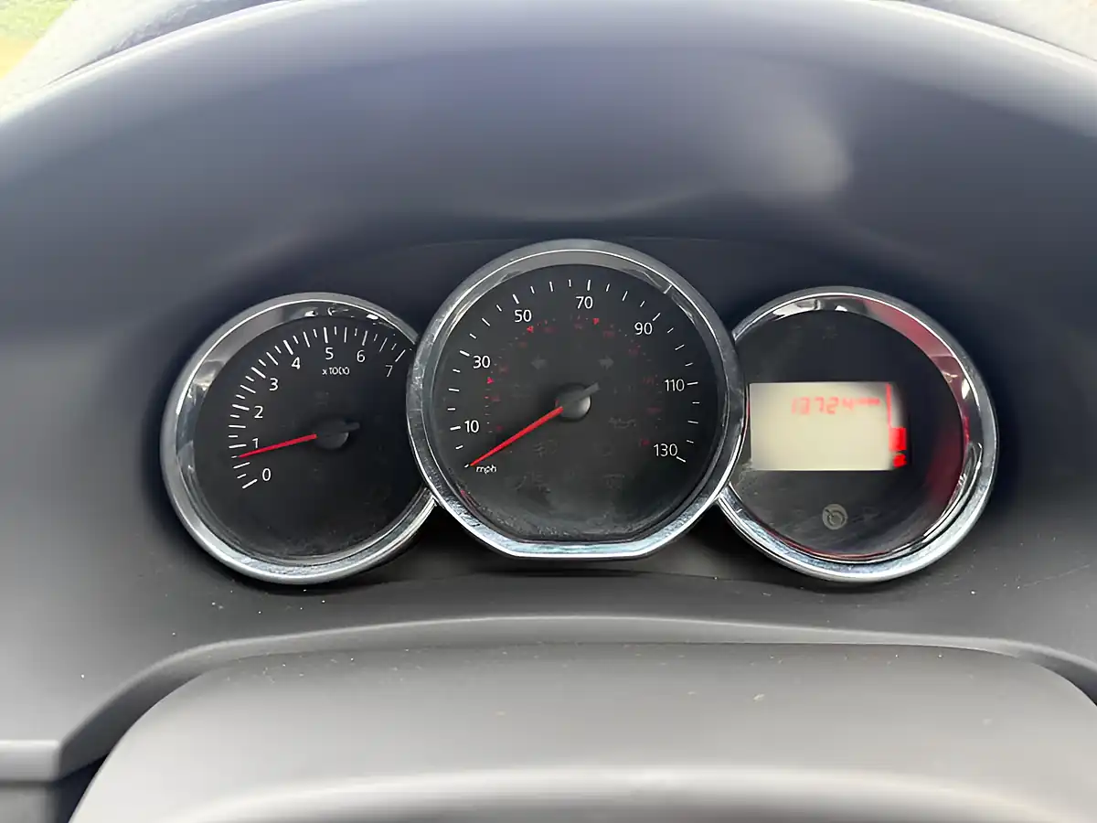 Used 2015 Dacia Sandero Ambiance White - Interior and Exterior details 11