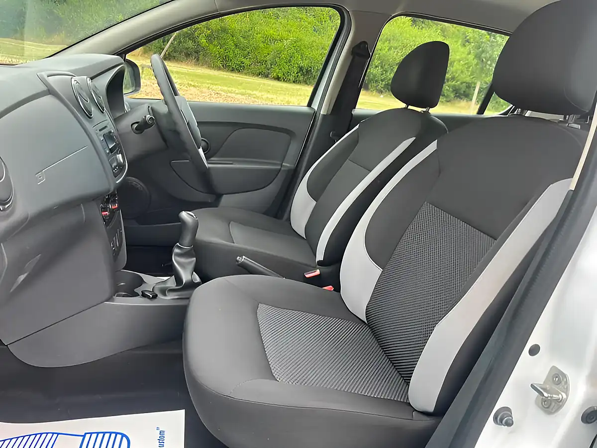 Used 2015 Dacia Sandero Ambiance White - Interior and Exterior details 6