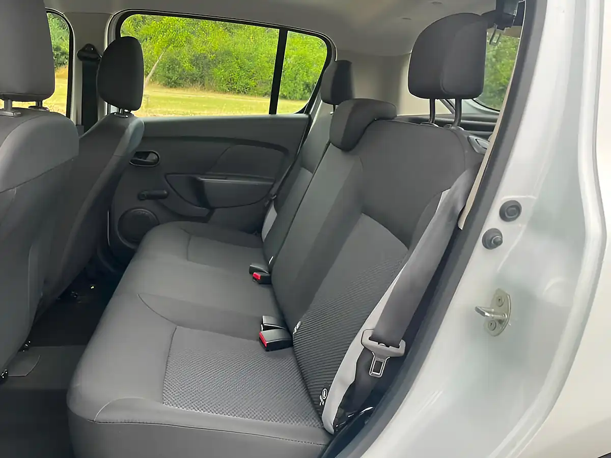 Used 2015 Dacia Sandero Ambiance White - Interior and Exterior details 7