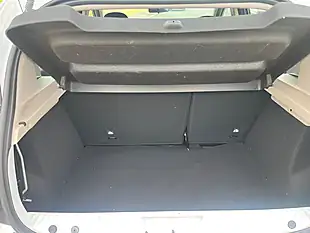 Used 2015 Dacia Sandero Ambiance White - Interior and Exterior details 8