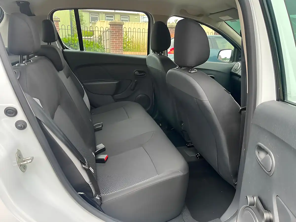 Used 2015 Dacia Sandero Ambiance White - Interior and Exterior details 9