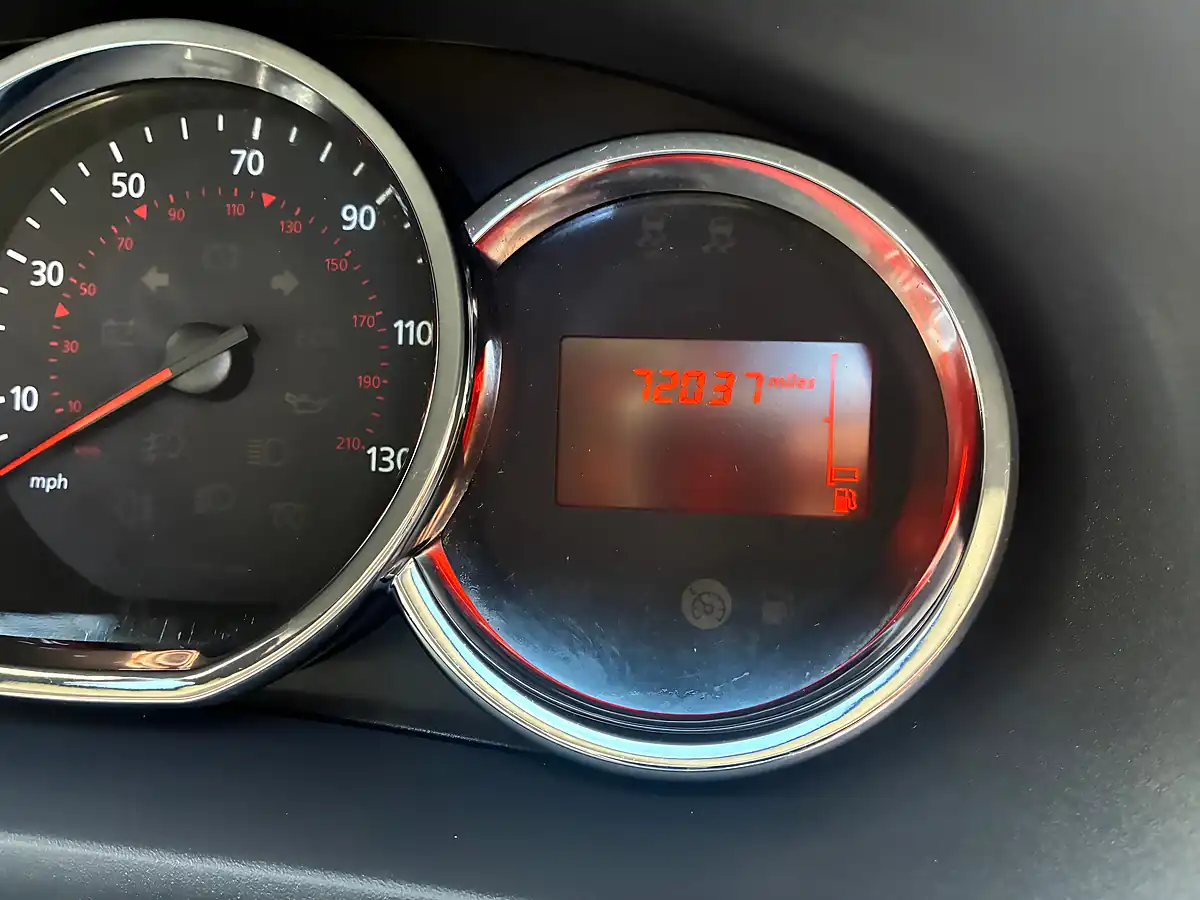 Used 2015 Dacia Sandero Ambiance White - Interior and Exterior details 10