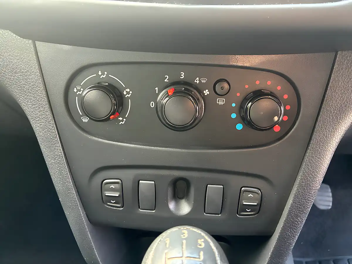 Used 2015 Dacia Sandero Ambiance White - Interior and Exterior details 12