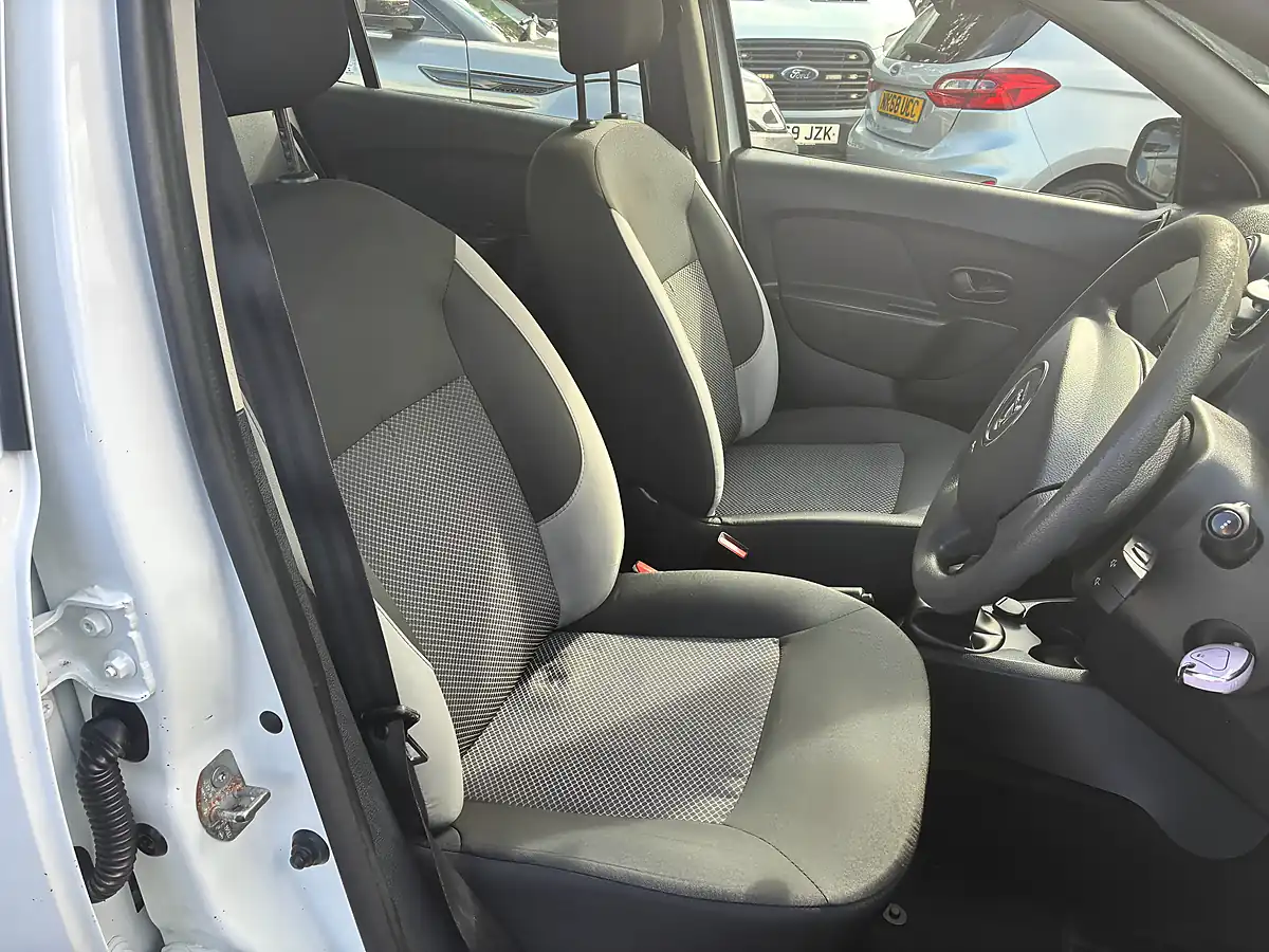 Used 2015 Dacia Sandero Ambiance White - Interior and Exterior details 13
