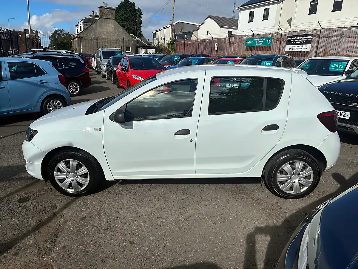 Used 2015 Dacia Sandero Ambiance White - Interior and Exterior details 6