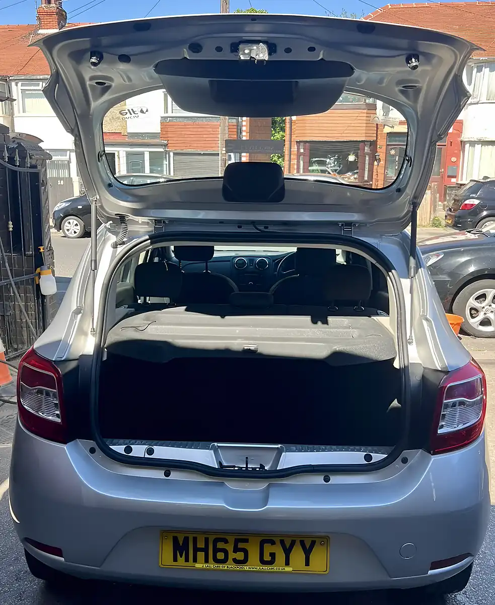 Used 2015 Dacia Sandero Ambience Silver Metallic - Interior and Exterior details 9