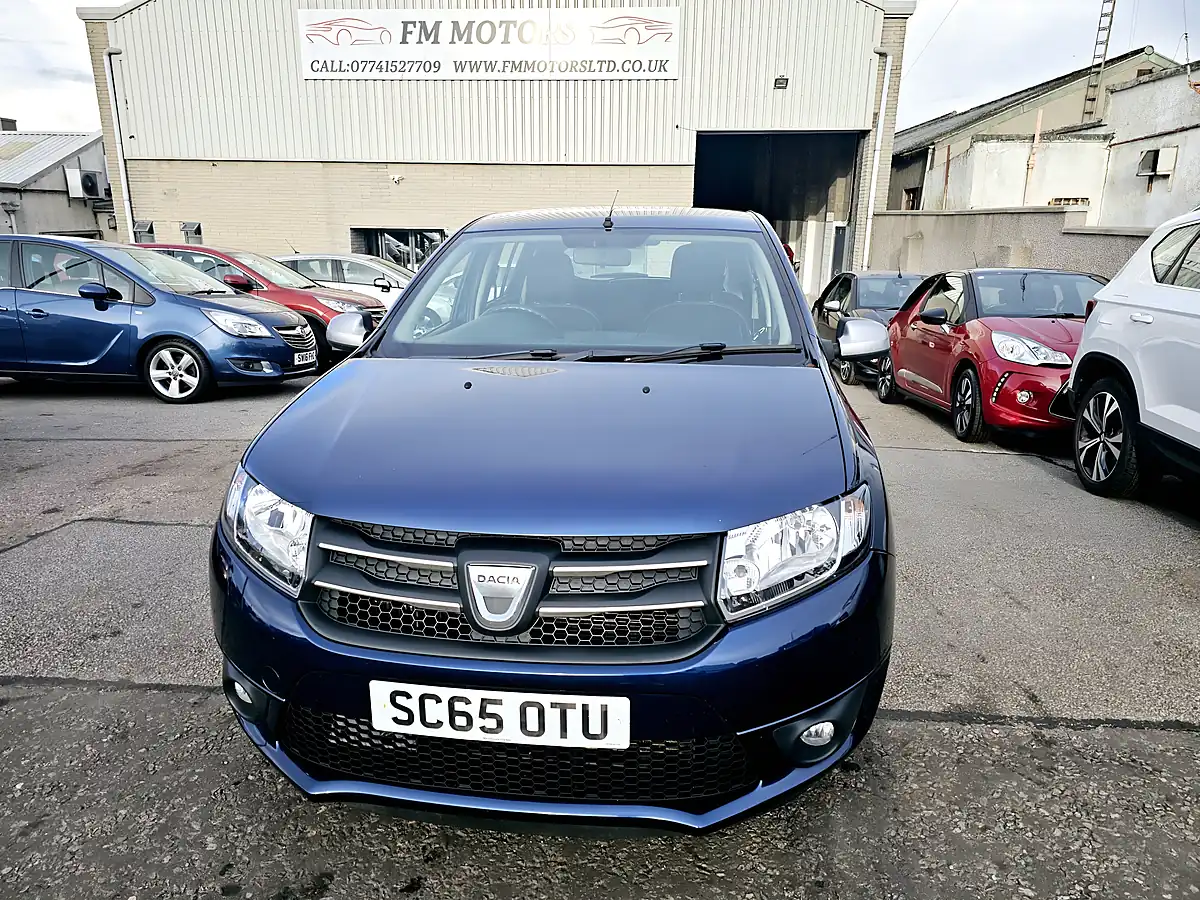 Used 2015 Dacia Sandero Laureate Prime Blue - Front View