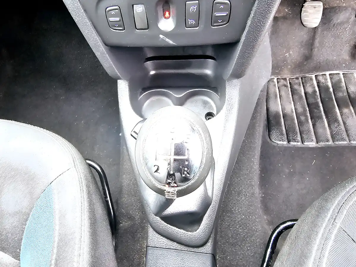Used 2015 Dacia Sandero Laureate Prime Blue - Interior and Exterior details 10